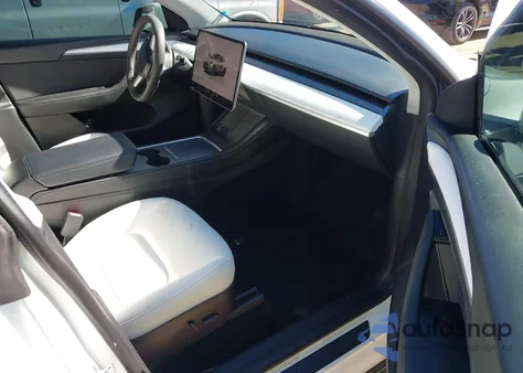 2023 Tesla Model Y Awd/Long Range Dual Motor All-Wheel Drive z USA, uszkodzony, nr VIN 7SAYGDEE1PF636340